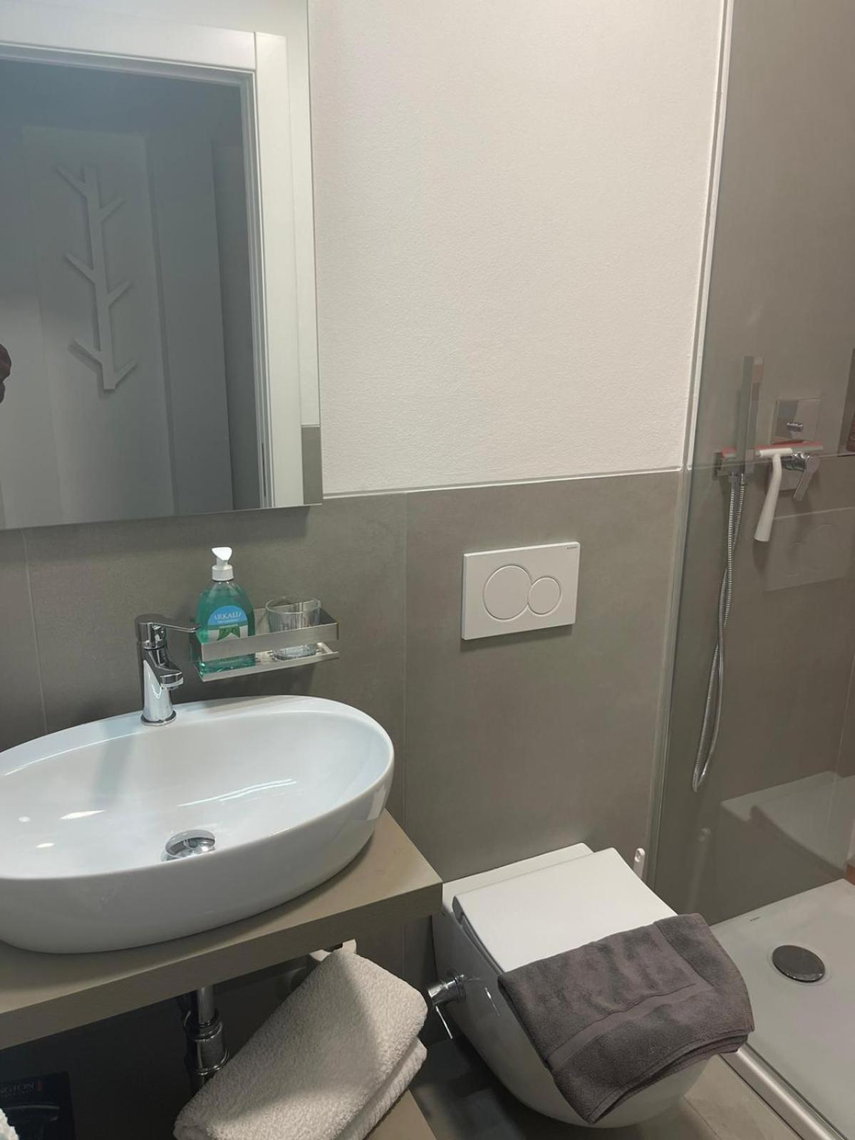 Corso Lodi 6 Porta Romana - Bellissimo Nuovo Con 2 Da Letto E Due Bagni - Beautiful Newly Decorated 2 Bedrooms 2 Bathrooms With Free Parking Per Selected Qualifying Rate - Metro Subway Porta Romana 6 Minutes To Duomo Cathed Apartment Milan